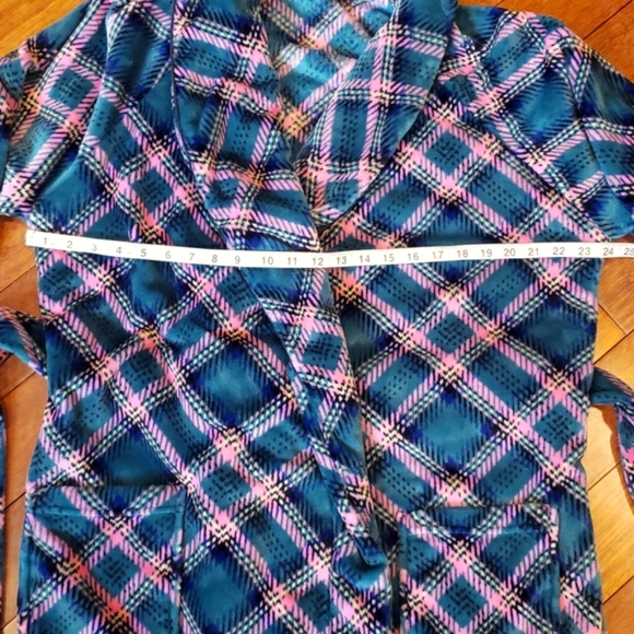 Victoria's Secret Plush Green, Pink Plaid Robe w/ Belt and pockets - Picture 10 of 16